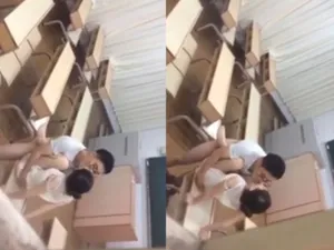 Đam mê bùng nổ !!! Quay lén cô giáo địt nhau với học sinh trong lớp